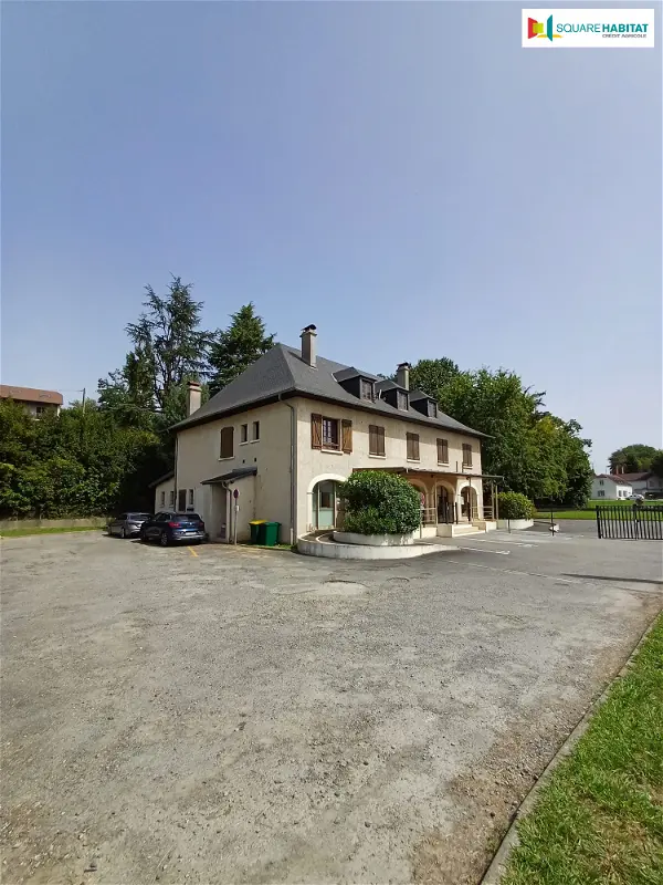 Location appartement 5 pièces - 162.1m² à Artix (64170)