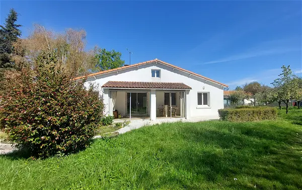 Maison à vendre - CHANIERS, 6 pièces