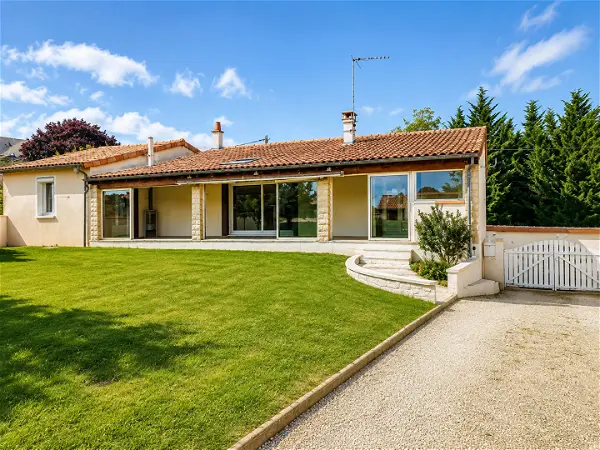 Maison à vendre - VENDEUVRE DU POITOU, 6 pièces