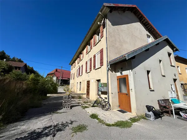 Appartement à vendre - MONTPERREUX, 5 pièces