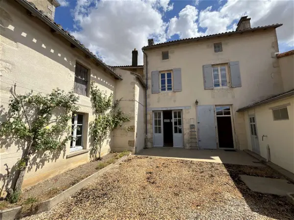 Achat maison 7 pièces - 119m² à Gencay (86160)