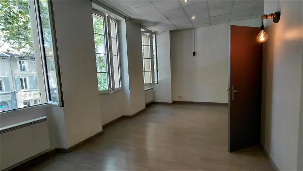 Location appartement 1 pièce - 40.73m² à Salon (13300)