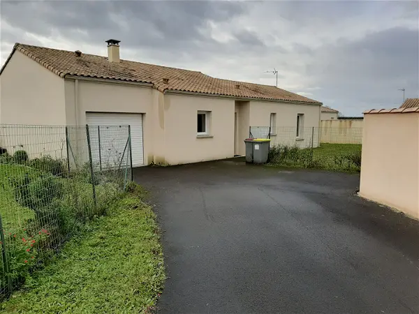 Location maison 4 pièces - 89.94m² à Vouille (79230)