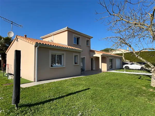 Maison à vendre - QUINCAY, 7 pièces