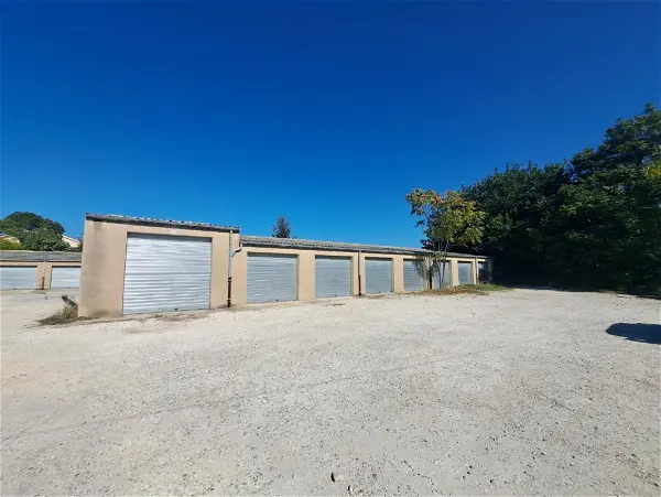 Stationnement à louer - Bourg-Saint-Andéol - 15 m²