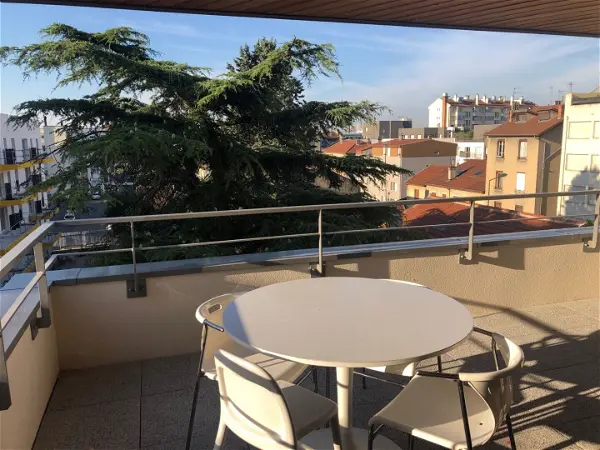 Appartement à louer - Villeurbanne, 4 pièces