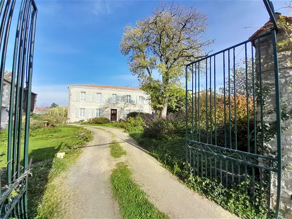 Maison à vendre - LE THOU, 8 pièces