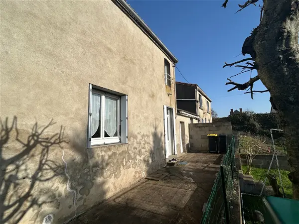 Location maison 4 pièces - 79.99m² à Les aubiers (79250)