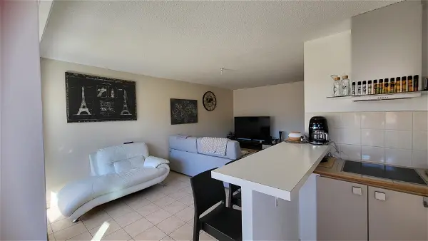 Appartement à louer - PELISSANNE, 2 pièces