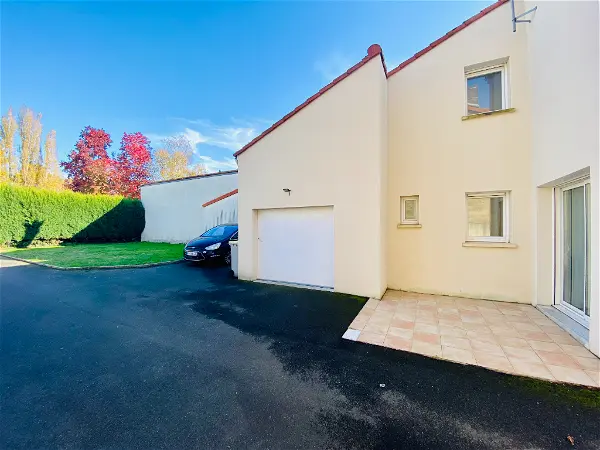 Maison à louer - LE MAY SUR EVRE, 4 pièces