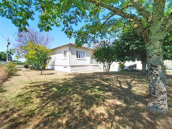 Achat maison 5 pièces - 95m² à Cherac (17610)