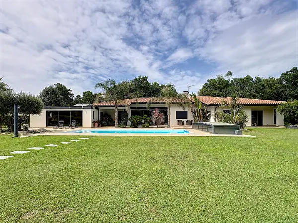 Achat maison 11 pièces - 375m² à Le soler (66270)