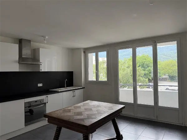 Location appartement 5 pièces - 82.02m² à Grenoble (38000)