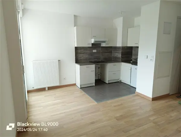 Appartement à louer - LA RICHE, 1 pièce