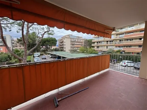 Location appartement 2 pièces - 70.55m² à Saint laurent (06700)