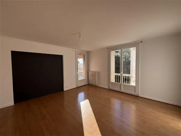 Appartement à louer - Montélimar, 3 pièces