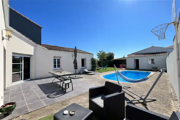 Maison à vendre - SAINTE SOULLE, 6 pièces