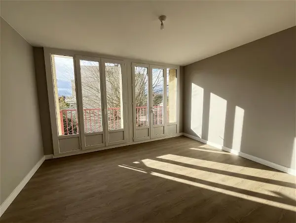 Appartement à louer - Saint-Martin-d'Hères, 4 pièces
