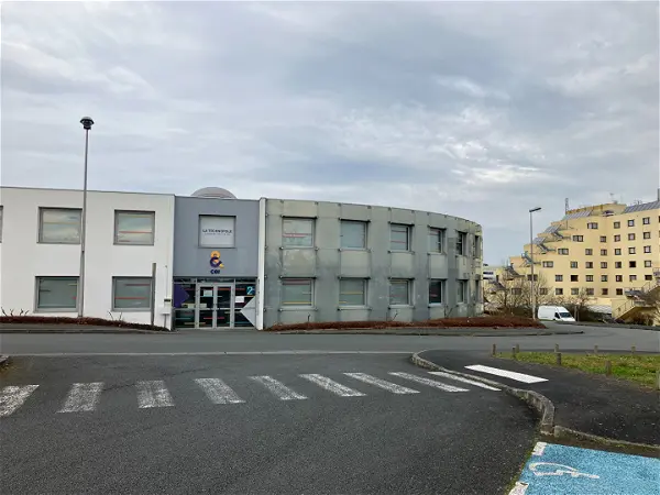 Local commercial à louer - CHASSENEUIL DU POITOU, 20 pièces