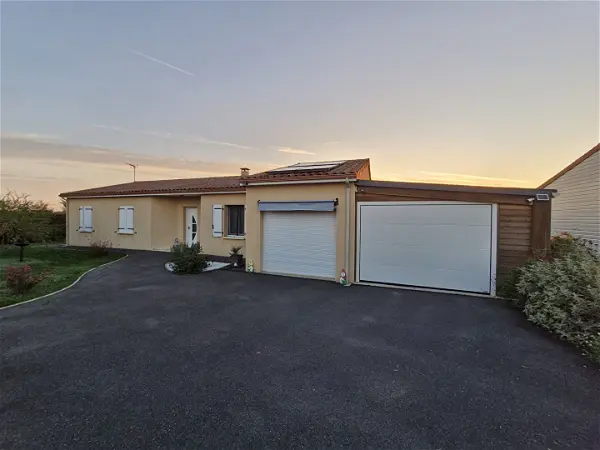 Maison à vendre - ST MAURICE LA CLOUERE, 5 pièces