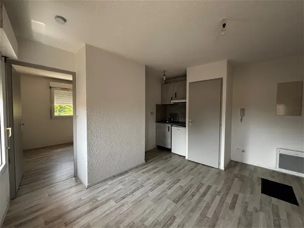 Location appartement 1 pièce - 25.97m² à Mont de marsan (40000)