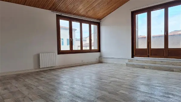 Location appartement 4 pièces - 105.75m² à Saint amant tallende (63450)