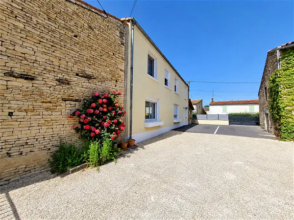 Achat maison 8 pièces - 187.03m² à Saint hilaire la palud (79210)
