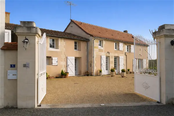 Achat maison 5 pièces - 157m² à Ouzilly (86380)