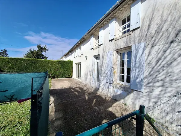 Maison à louer - SAINTES, 4 pièces