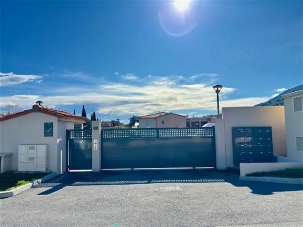 Appartement à louer - CARROS, 2 pièces