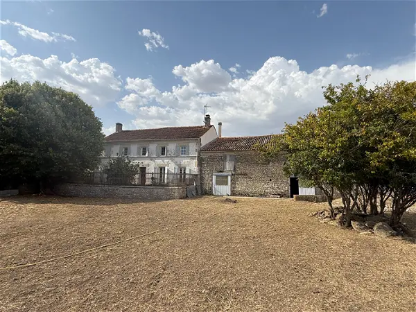 Achat maison 8 pièces - 190m² à Surgeres (17700)