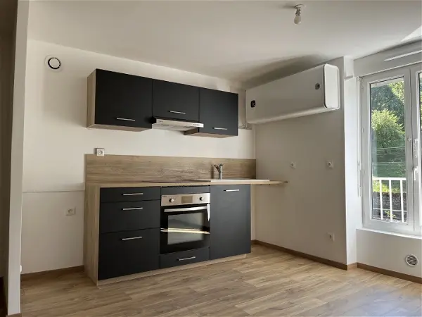 Appartement à louer - Saint-Rambert-en-Bugey, 2 pièces