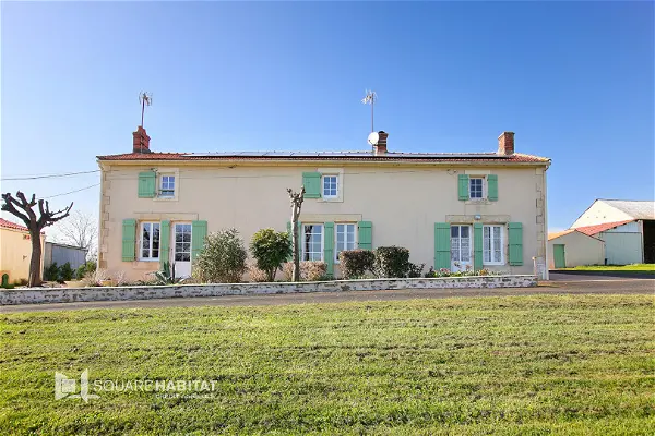 Maison à vendre - BESSAY, 10 pièces