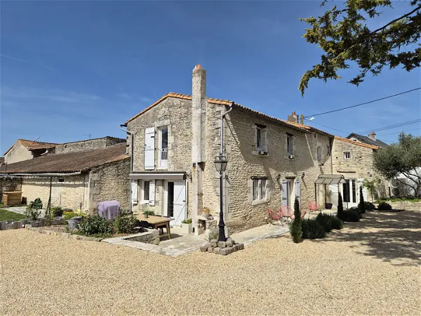Maison à vendre - NEUVILLE DE POITOU, 5 pièces