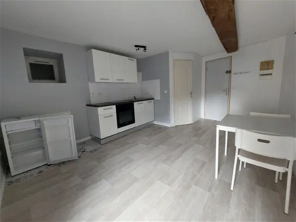 Appartement à louer - Bourgoin-Jallieu, 1 pièce