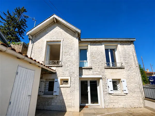 Maison à louer - SAINTES, 4 pièces