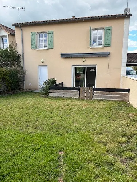 Maison à louer - NEUVILLE DE POITOU, 4 pièces