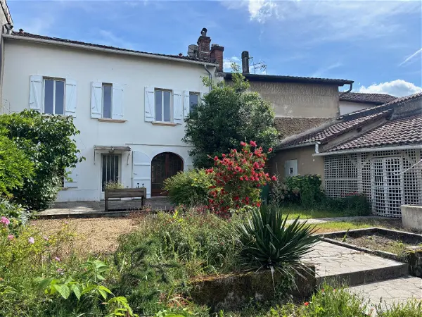 Location appartement 5 pièces - 184.2m² à Mont-de-marsan (40000)