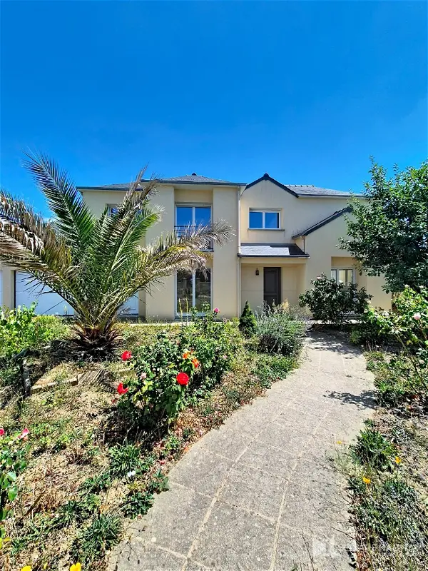Location maison 6 pièces - 197.26m² à Ploermel (56800)