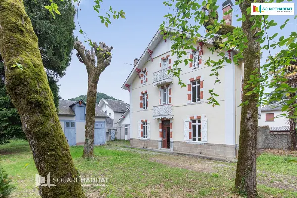 Location maison 7 pièces - 205.61m² à Bagneres-de-bigorre (65200)