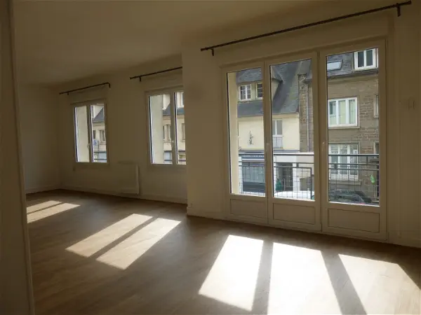 Location appartement 3 pièces - 71.32m² à Conde sur noireau (14110)