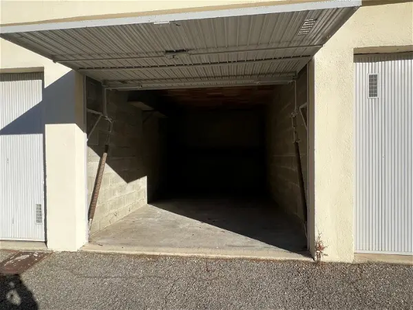 Stationnement à louer - ALLAUCH - 20 m²