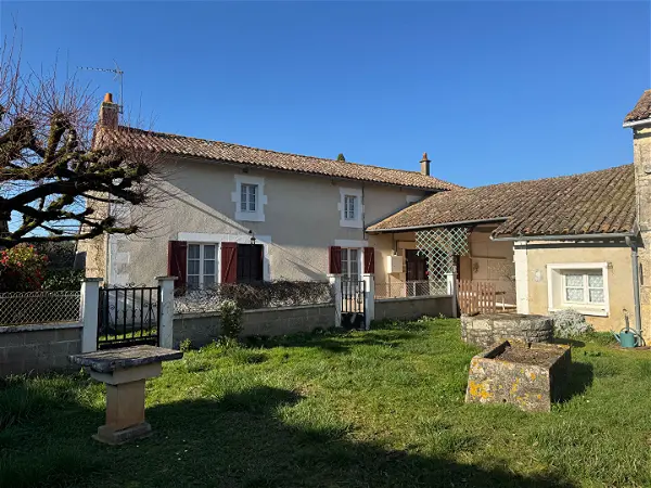 Achat maison 4 pièces - 116m² à Brux (86510)