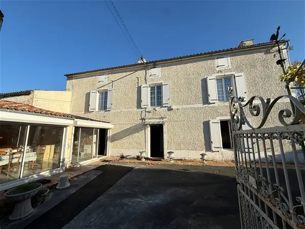 Maison à vendre - SURGERES, 7 pièces
