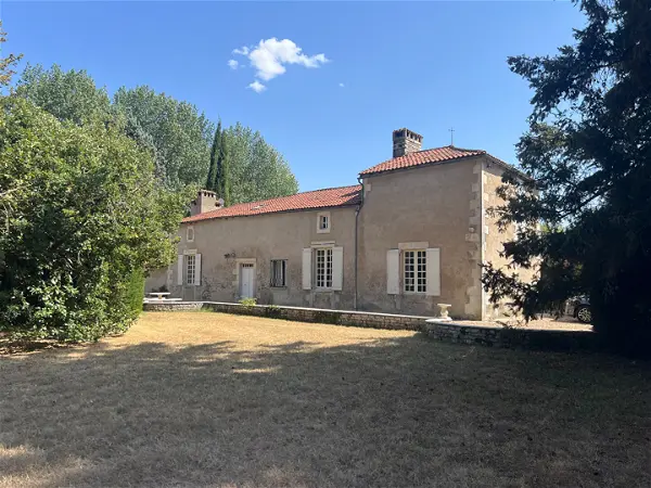 Maison à vendre - CHASSENEUIL DU POITOU, 7 pièces