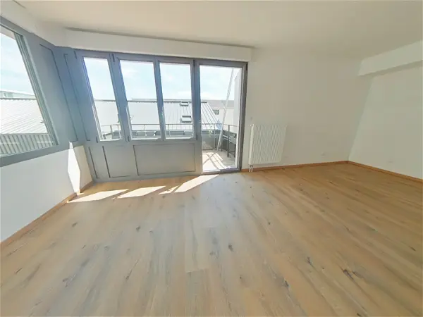 Appartement à louer - LA RICHE, 3 pièces