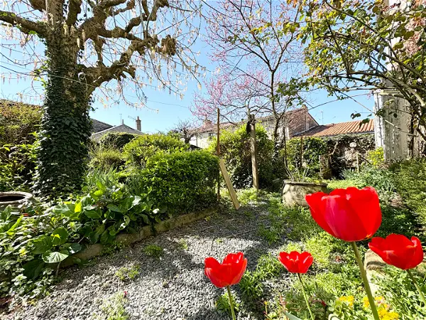 Achat maison 12 pièces - 350m² à Melle (79500)