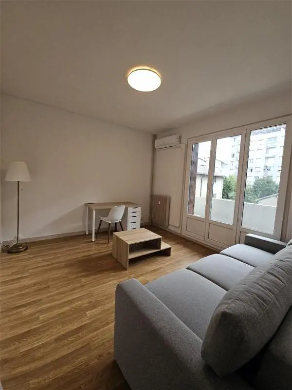 Appartement à louer - Grenoble, 1 pièce