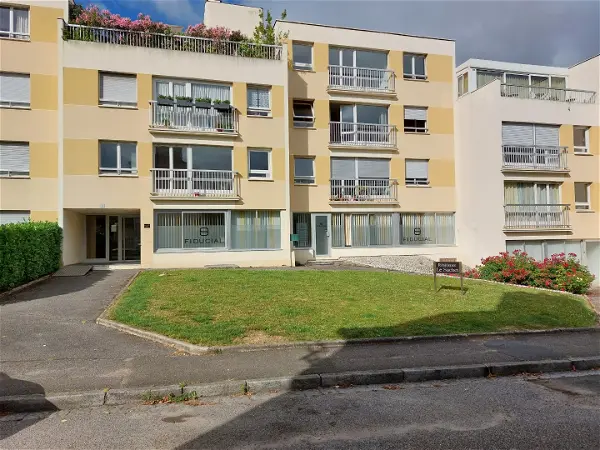 Stationnement à louer - VERNON