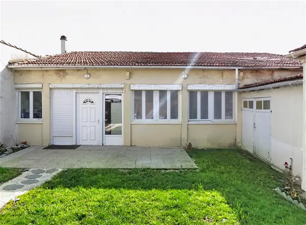 Achat maison 4 pièces - 80m² à Lesparre medoc (33340)